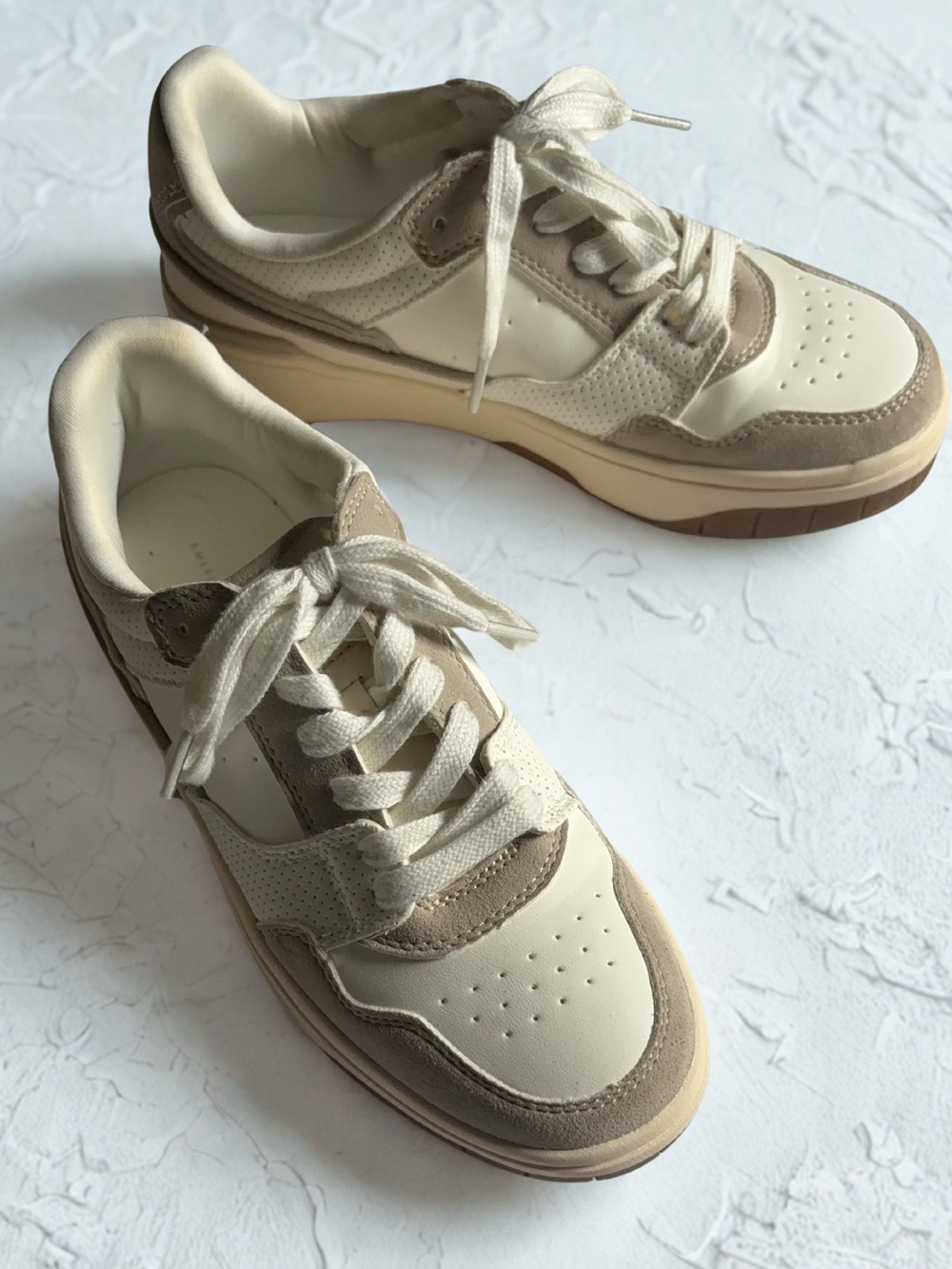 American Eagle Classic Women's Low-Top Sneakers Athletic Shoes Cream Tan 7 cute!